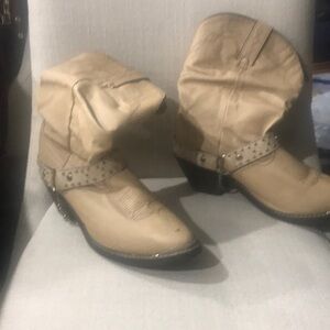 Shyanne ankle boot w chain